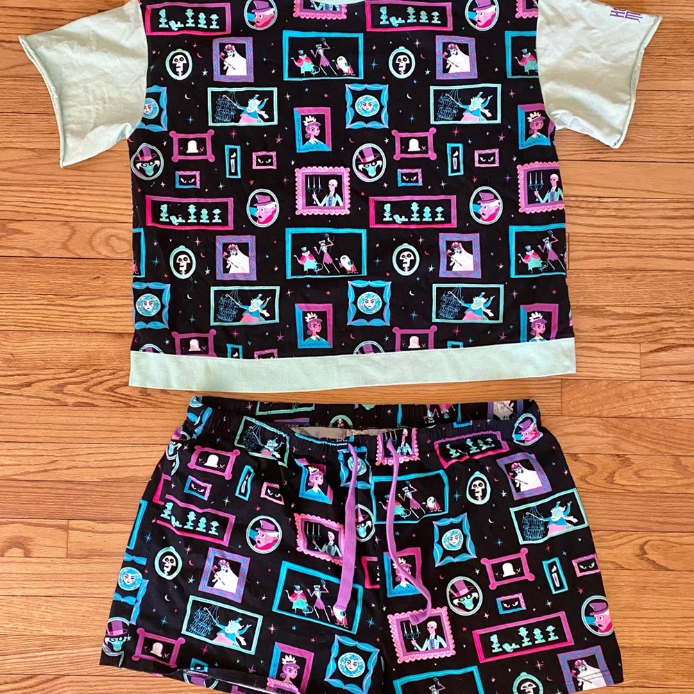 New with Tags Disney Black and Pink Graphic Top 2X - Freshly Washed